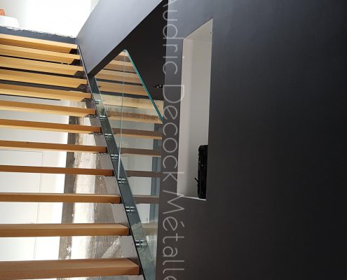 escalier en métal et bois, garde-corps verre à Lyon