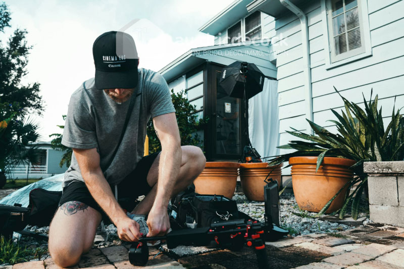 tondeuses et outils de jardin en entrepôt du bricolage