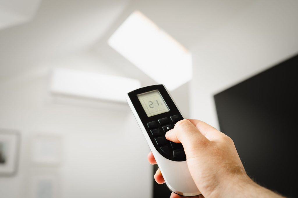 Réglage de la température d'une climatisation à l'aide de la télécommande