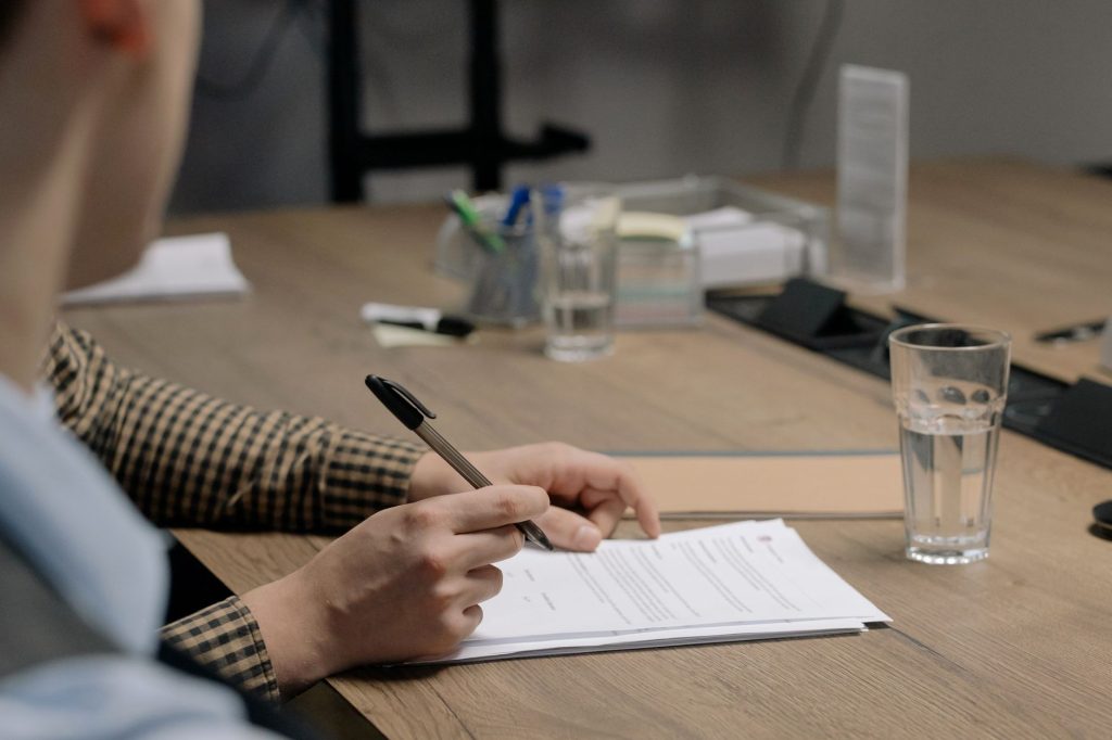 Signature d'un acte d'achat immobilier chez le notaire