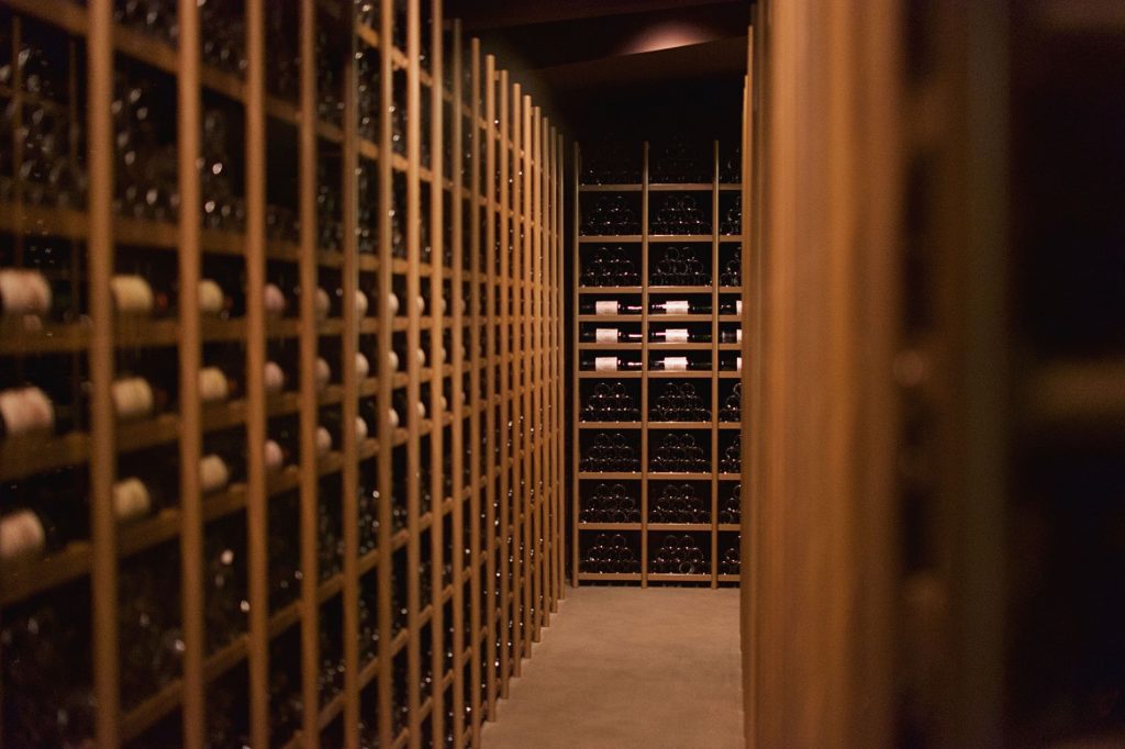 Cave sombre et fraîche servant au stockage des légumes de garde